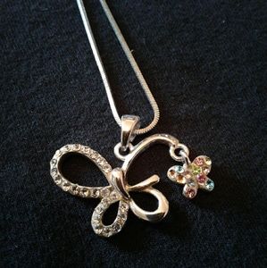 🌺 Silver Butterfly Pendant w/Swarovski Crystals